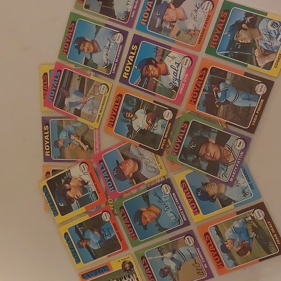 Kansas City Royals 1975 Topps Trading Cards - Picture 2 of 11